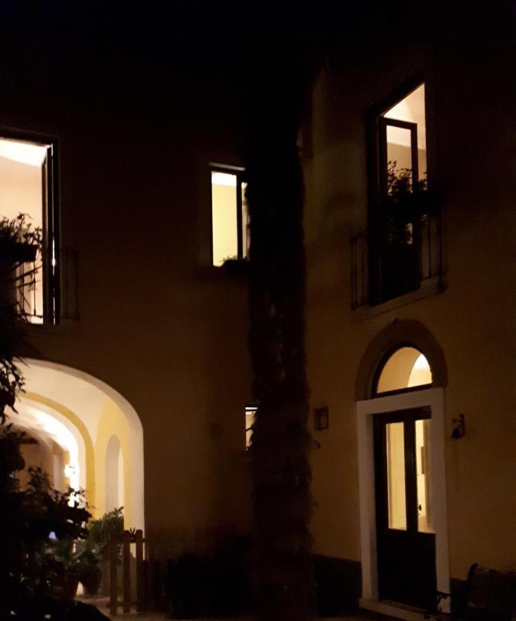 Bed and Breakfast Dependance Royale Caserta Exterior foto